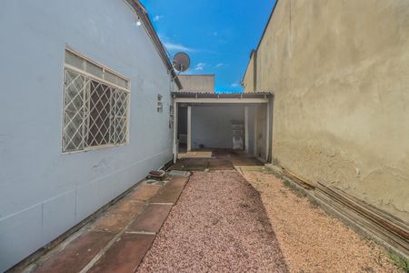 Casa à venda com 64m², 2 quartos e 3 vagas Casa à venda com 64m², 2 quartos e 3 vagasGaragem