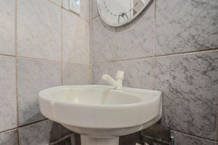 Casa à venda com 64m², 2 quartos e 3 vagas Casa à venda com 64m², 2 quartos e 3 vagasBanheiro
