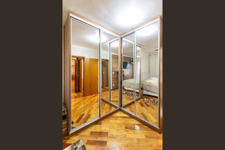 Apartamento à venda com 108m², 3 quartos e 2 vagas Apartamento à venda com 108m², 3 quartos e 2 vagasSuíte