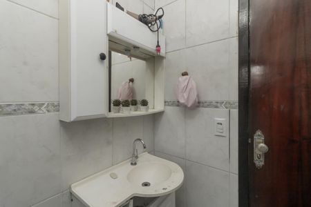 Casa à venda com 76m², 2 quartos e 2 vagasBanheiro 