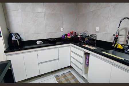 Casa à venda com 100m², 3 quartos e 3 vagascozinha