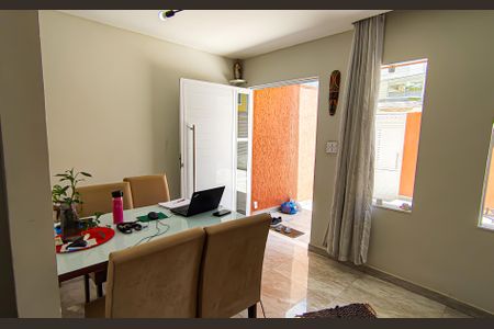 Casa à venda com 100m², 3 quartos e 3 vagassala