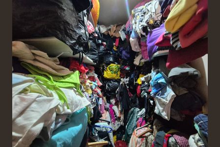 Casa à venda com 350m², 3 quartos e 2 vagasCloset do quarto 1 (casa 2)