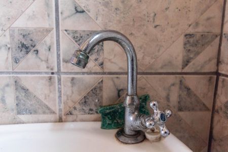 Casa à venda com 250m², 5 quartos e 2 vagasBanheiro 2 - torneira