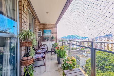 Apartamento à venda com 169m², 3 quartos e 2 vagasVaranda quarto