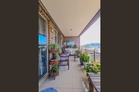 Apartamento à venda com 169m², 3 quartos e 2 vagasVaranda quarto