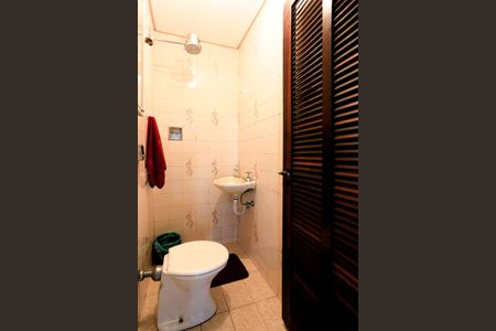 Casa à venda com 180m², 3 quartos e 2 vagas Casa à venda com 180m², 3 quartos e 2 vagasBanheiro de Serviço