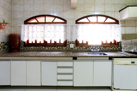 Casa à venda com 180m², 3 quartos e 2 vagas Casa à venda com 180m², 3 quartos e 2 vagasCozinha