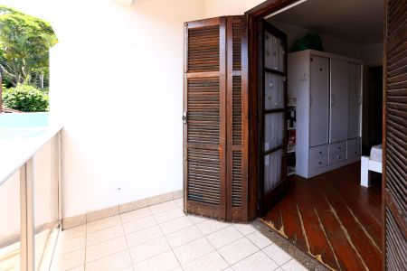 Casa à venda com 180m², 3 quartos e 2 vagas Casa à venda com 180m², 3 quartos e 2 vagasQuarto 1