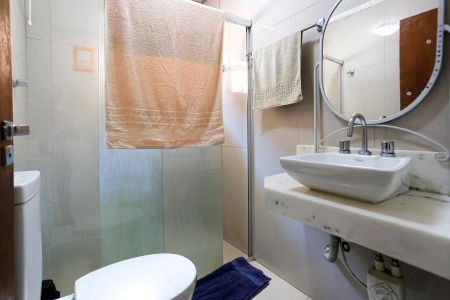 Casa à venda com 180m², 3 quartos e 2 vagas Casa à venda com 180m², 3 quartos e 2 vagasBanheiro do Quarto 4