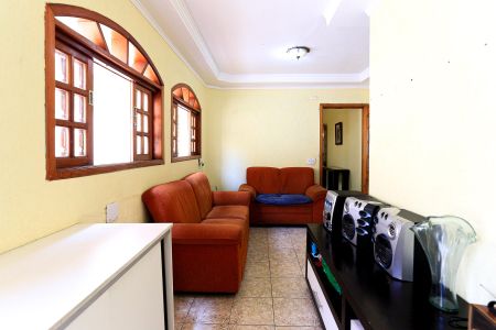 Casa à venda com 180m², 3 quartos e 2 vagas Casa à venda com 180m², 3 quartos e 2 vagasSala 2