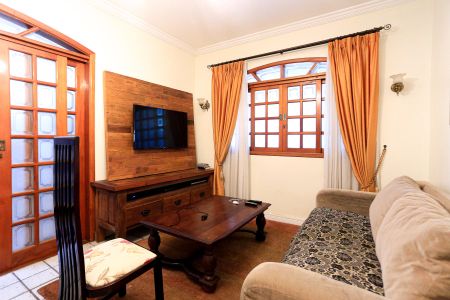 Casa à venda com 180m², 3 quartos e 2 vagas Casa à venda com 180m², 3 quartos e 2 vagasSala