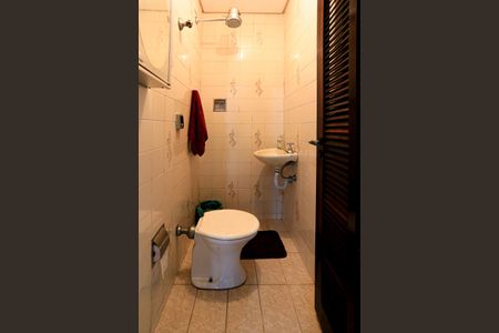 Casa à venda com 180m², 3 quartos e 2 vagas Casa à venda com 180m², 3 quartos e 2 vagasBanheiro de Serviço