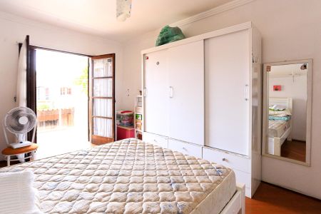 Casa à venda com 180m², 3 quartos e 2 vagas Casa à venda com 180m², 3 quartos e 2 vagasQuarto 1