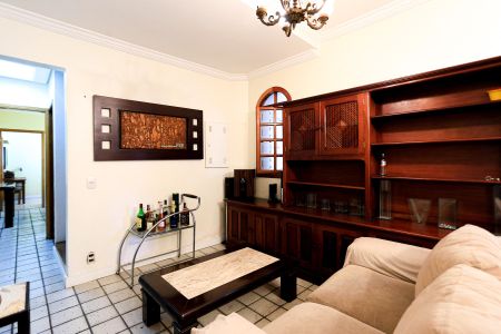 Casa à venda com 180m², 3 quartos e 2 vagas Casa à venda com 180m², 3 quartos e 2 vagasSala