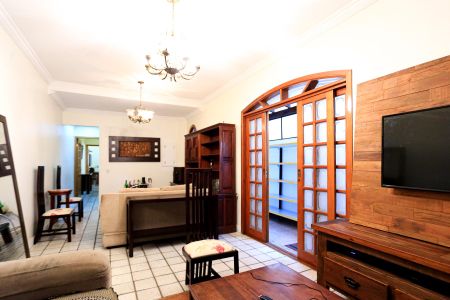 Casa à venda com 180m², 3 quartos e 2 vagas Casa à venda com 180m², 3 quartos e 2 vagasSala