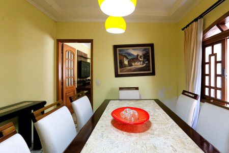 Casa à venda com 180m², 3 quartos e 2 vagas Casa à venda com 180m², 3 quartos e 2 vagasSala de Jantar