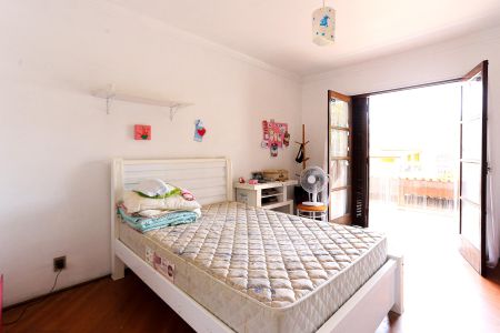 Casa à venda com 180m², 3 quartos e 2 vagas Casa à venda com 180m², 3 quartos e 2 vagasQuarto 1