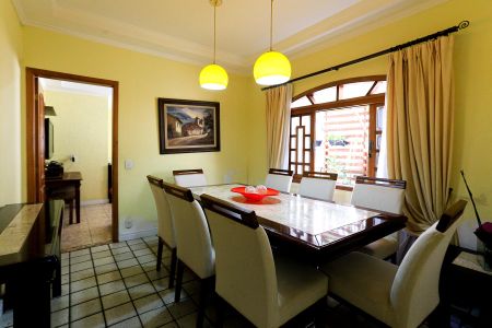 Casa à venda com 180m², 3 quartos e 2 vagas Casa à venda com 180m², 3 quartos e 2 vagasSala de Jantar