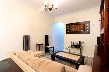 Casa à venda com 180m², 3 quartos e 2 vagas Casa à venda com 180m², 3 quartos e 2 vagasSala