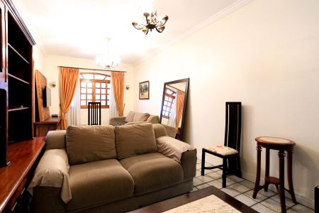 Casa à venda com 180m², 3 quartos e 2 vagas Casa à venda com 180m², 3 quartos e 2 vagasSala