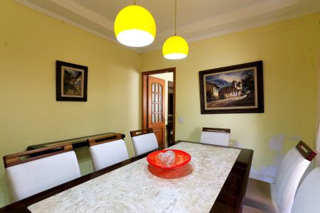 Casa à venda com 180m², 3 quartos e 2 vagas Casa à venda com 180m², 3 quartos e 2 vagasSala de Jantar