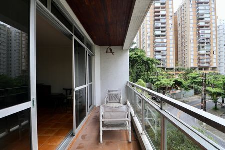 Apartamento para alugar com 140m², 4 quartos e 3 vagasVaranda