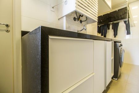 Apartamento à venda com 168m², 3 quartos e 2 vagas Apartamento à venda com 168m², 3 quartos e 2 vagasÁrea de Serviço