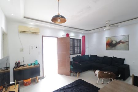 Casa à venda com 300m², 1 quarto e 1 vagaSala