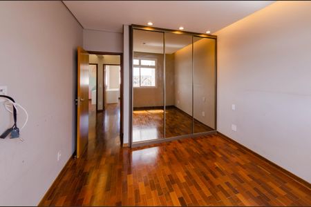 Apartamento à venda com 120m², 4 quartos e 2 vagasQuarto 4