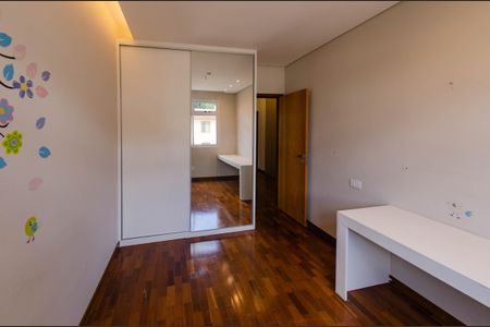Apartamento à venda com 120m², 4 quartos e 2 vagasQuarto