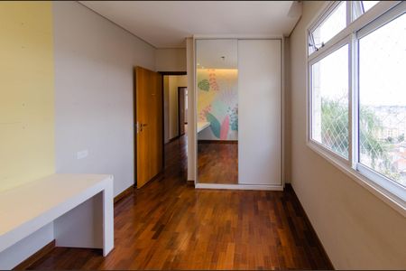 Apartamento à venda com 120m², 4 quartos e 2 vagasQuarto 2