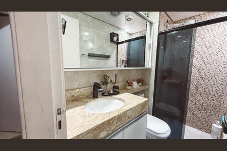 Apartamento à venda com 75m², 3 quartos e 1 vaga Apartamento à venda com 75m², 3 quartos e 1 vagaBanheiro