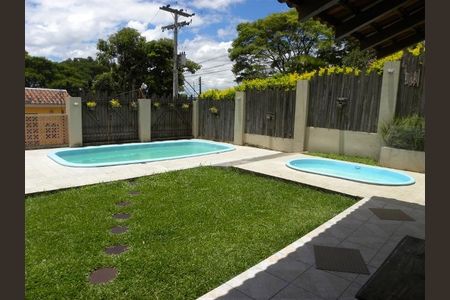 Casa de condomínio à venda com 149m², 3 quartos e 1 vagaPiscina