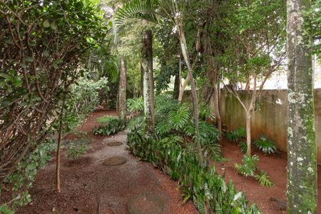 Casa à venda com 374m², 5 quartos e 6 vagas Casa à venda com 374m², 5 quartos e 6 vagasÁrea Comum