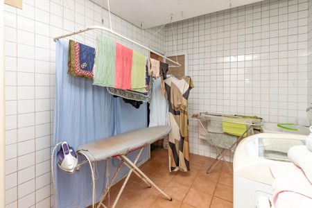 Casa à venda com 374m², 5 quartos e 6 vagas Casa à venda com 374m², 5 quartos e 6 vagasÁrea de Serviço