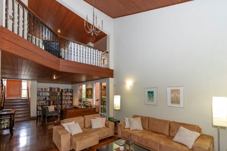 Casa à venda com 374m², 5 quartos e 6 vagas Casa à venda com 374m², 5 quartos e 6 vagasSala