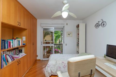 Casa à venda com 374m², 5 quartos e 6 vagas Casa à venda com 374m², 5 quartos e 6 vagasSuíte 3