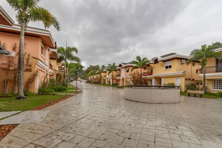 Casa à venda com 374m², 5 quartos e 6 vagas Casa à venda com 374m², 5 quartos e 6 vagasÁrea Comum