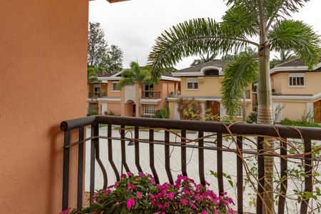 Casa à venda com 374m², 5 quartos e 6 vagas Casa à venda com 374m², 5 quartos e 6 vagasVaranda da Suíte 3