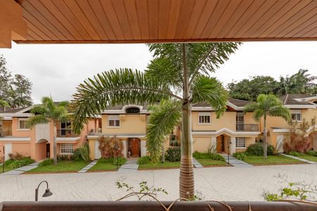 Casa à venda com 374m², 5 quartos e 6 vagas Casa à venda com 374m², 5 quartos e 6 vagasVaranda da Suíte 3