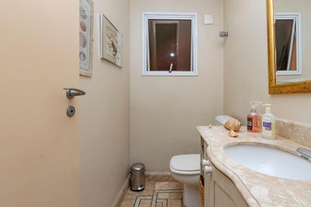 Casa à venda com 374m², 5 quartos e 6 vagas Casa à venda com 374m², 5 quartos e 6 vagasLavabo Sala