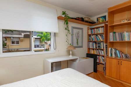 Casa à venda com 374m², 5 quartos e 6 vagas Casa à venda com 374m², 5 quartos e 6 vagasSuíte 2