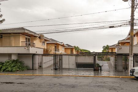 Casa à venda com 374m², 5 quartos e 6 vagas Casa à venda com 374m², 5 quartos e 6 vagasFachada