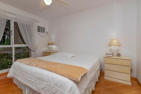 Casa à venda com 374m², 5 quartos e 6 vagas Casa à venda com 374m², 5 quartos e 6 vagasSuíte 1