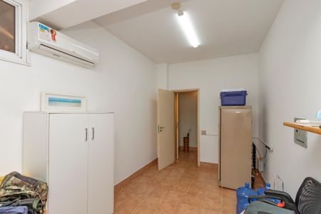 Casa à venda com 374m², 5 quartos e 6 vagas Casa à venda com 374m², 5 quartos e 6 vagasÁrea de Serviço