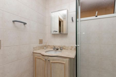 Casa à venda com 374m², 5 quartos e 6 vagas Casa à venda com 374m², 5 quartos e 6 vagasBanheiro da Suíte 4