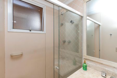 Casa à venda com 374m², 5 quartos e 6 vagas Casa à venda com 374m², 5 quartos e 6 vagasBanheiro da Suíte 3