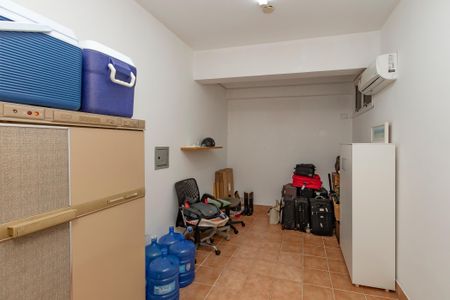 Casa à venda com 374m², 5 quartos e 6 vagas Casa à venda com 374m², 5 quartos e 6 vagasÁrea de Serviço