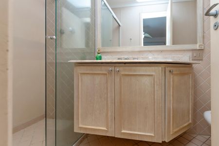 Casa à venda com 374m², 5 quartos e 6 vagas Casa à venda com 374m², 5 quartos e 6 vagasBanheiro da Suíte 3